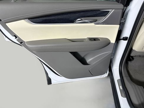 Used 2024 Cadillac XT6 Premium Luxury image 26