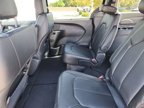 New 2025 Chrysler Pacifica Select w/ Fav Edition Package image 18