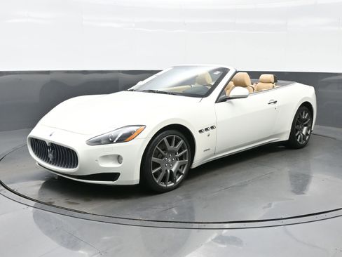Used 2013 Maserati GranTurismo Sport image 2