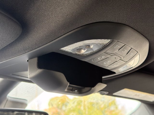 Used 2027 Chrysler Pacifica Select FWD image 30