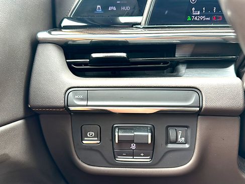 Used 2021 Cadillac Escalade Sport RWD image 38