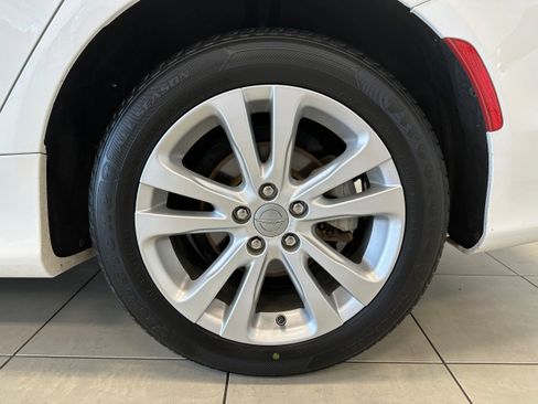 Used 2015 Chrysler 200 Limited w/ Convenience Group FWD image 8