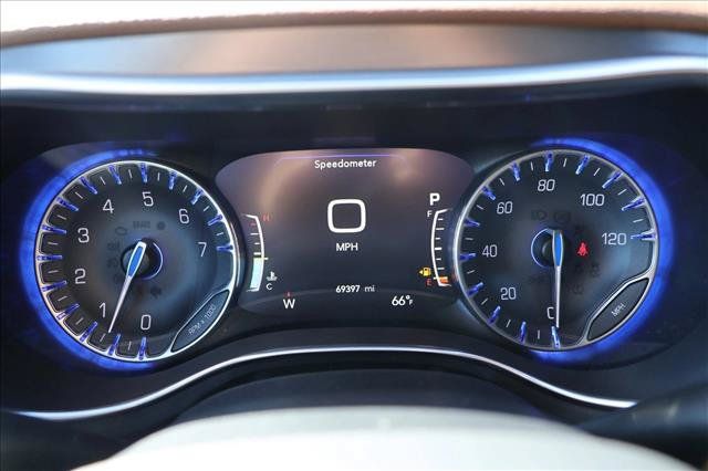 Used 2020 Chrysler Pacifica Limited FWD image 15