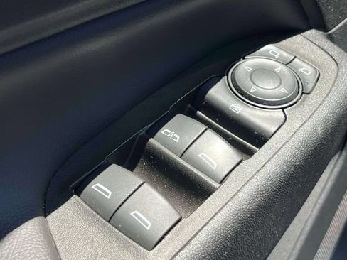 Used 2023 Chevrolet Equinox LT FWD image 18