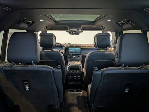 New 2026 Land Rover Defender 130 X-Dynamic SE image 30