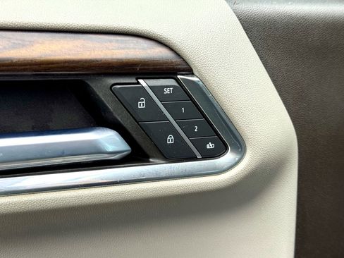 Used 2023 GMC Sierra 1500 SLT image 16