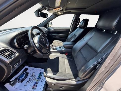 Used 2019 Jeep Grand Cherokee Altitude AWD/4WD image 11