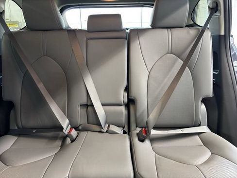 Used 2021 Toyota Highlander Limited AWD/4WD image 25