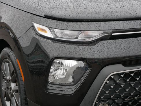 Certified 2022 Kia Soul EX image 16
