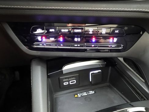 Used 2022 Buick Envision Avenir w/ Technology Package II image 18