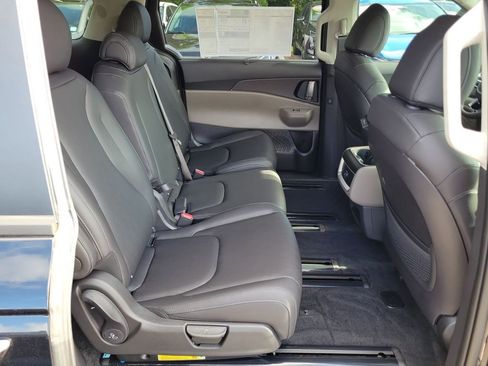 New 2026 Kia Carnival EX FWD image 12