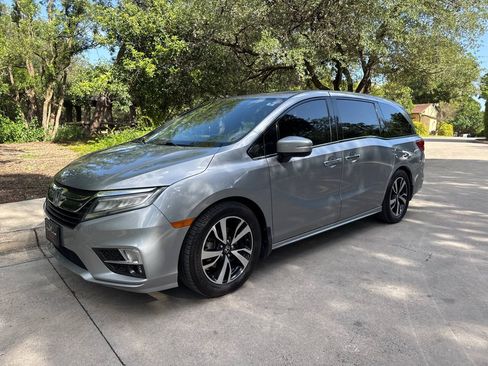 Used 2019 Honda Odyssey Elite image 3