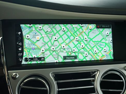 Used 2018 Rolls-Royce Dawn RWD image 16