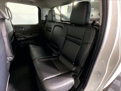 Used 2024 Nissan Frontier SL w/ Technology Package image 38