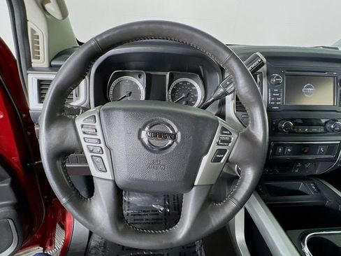 Used 2017 Nissan Titan SV image 10