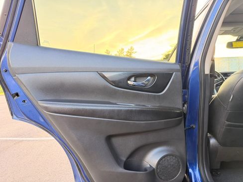 Used 2019 Nissan Rogue SL w/ Premium Package FWD image 11