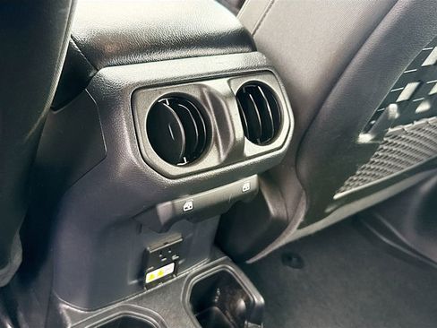 Used 2021 Jeep Wrangler Unlimited Rubicon w/ Cold Weather Group AWD/4WD image 28