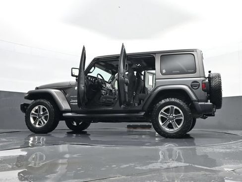 Used 2019 Jeep Wrangler Unlimited Sahara w/ Cold Weather Group AWD/4WD image 31