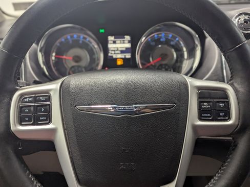 Used 2016 Chrysler Town & Country Touring w/ Driver Convenience Group FWD image 17