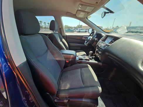 Used 2020 Nissan Pathfinder S image 11