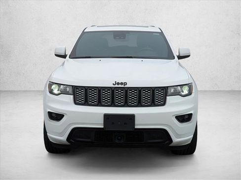 Used 2020 Jeep Grand Cherokee Altitude image 2