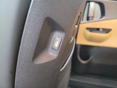 Certified 2024 Kia Carnival LX image 22