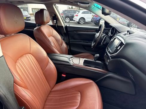 Used 2015 Maserati Ghibli Base image 9