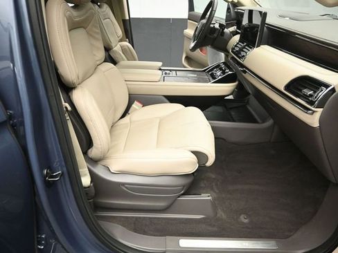 Certified 2023 Lincoln Navigator Reserve AWD/4WD image 32