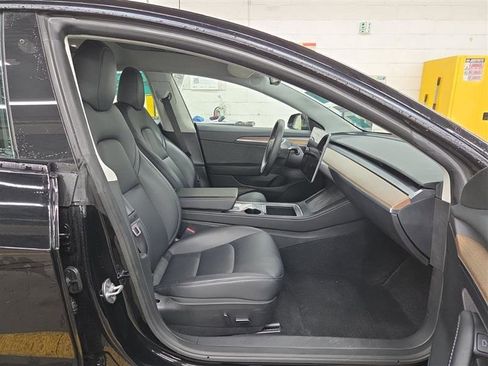 Used 2023 Tesla Model 3 Standard Range image 9