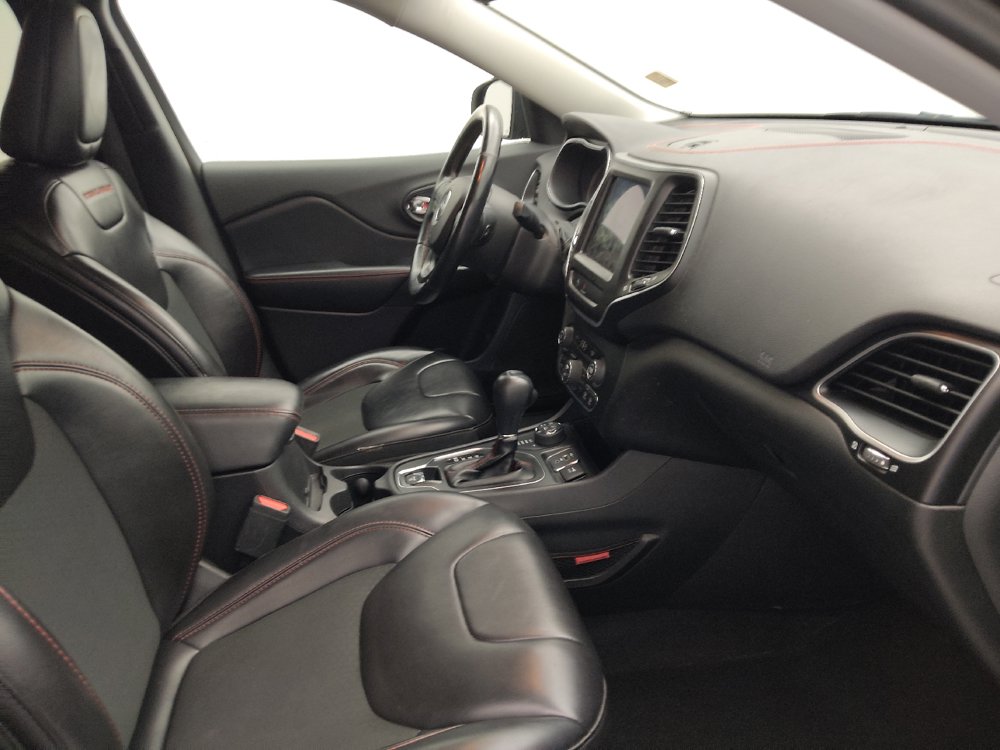 Used 2019 Jeep Cherokee Trailhawk w/ Comfort/Convenience Group AWD/4WD image 21