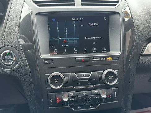 Used 2018 Ford Explorer XLT image 12