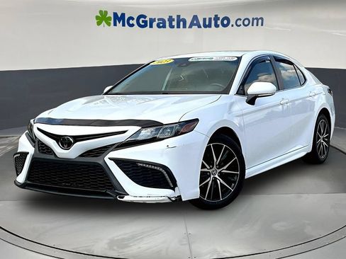 Used 2023 Toyota Camry SE FWD image 3