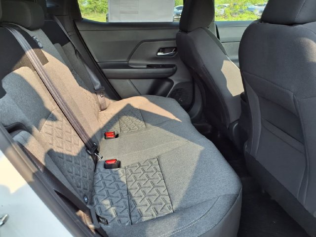 Used 2025 Nissan Kicks SV AWD/4WD image 15