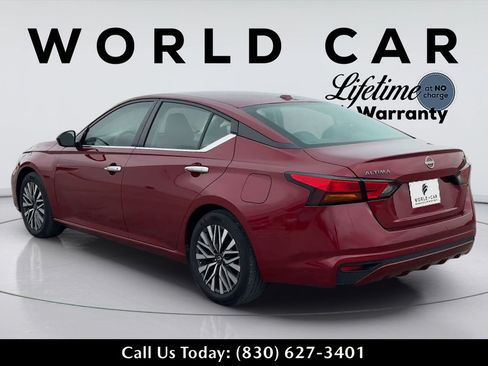 Used 2024 Nissan Altima 2.5 SV FWD image 5