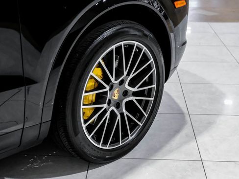 Used 2023 Porsche Cayenne image 65