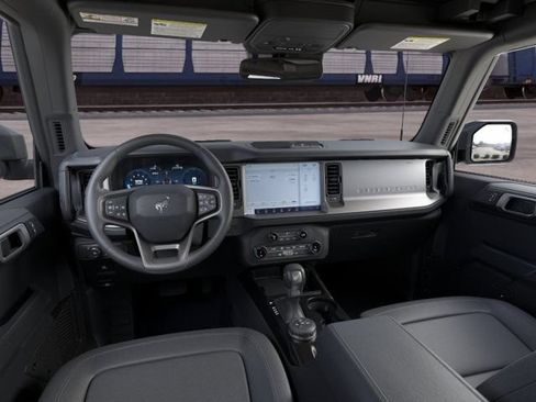New 2026 Ford Bronco Outer Banks w/ Black Appearance Package AWD/4WD image 9