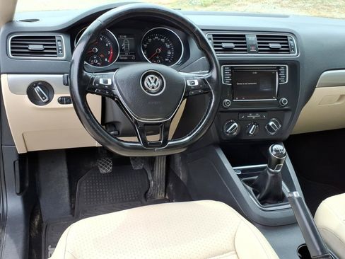 Used 2017 Volkswagen Jetta SE FWD image 10