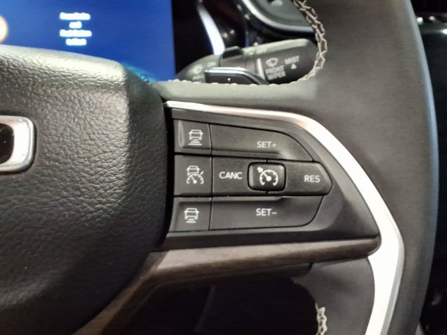 Used 2023 Jeep Grand Cherokee 4WD 4xe w/ Luxury Tech Group II image 17