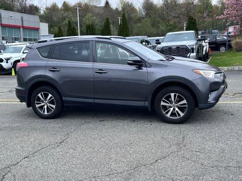 Used 2018 Toyota RAV4 XLE AWD/4WD image 3