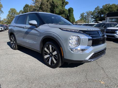 New 2025 Mitsubishi Outlander SE image 1