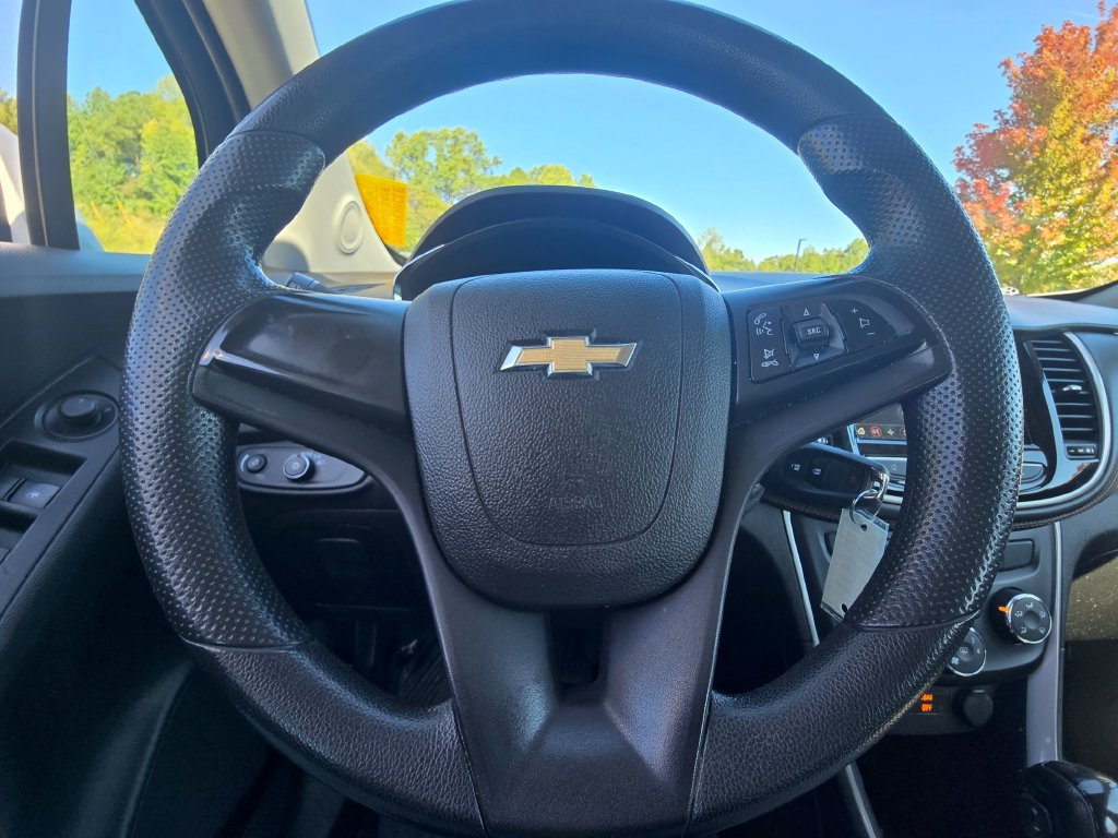 Used 2019 Chevrolet Trax LS FWD image 23