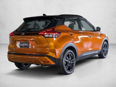 Used 2023 Nissan Kicks SR w/ SR Premium Package FWD image 5