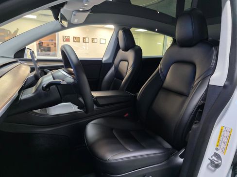 Used 2023 Tesla Model Y Long Range image 15