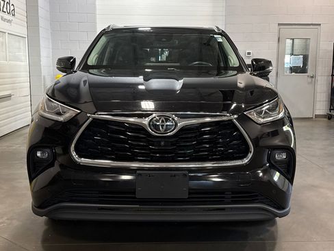 Used 2020 Toyota Highlander Limited image 2