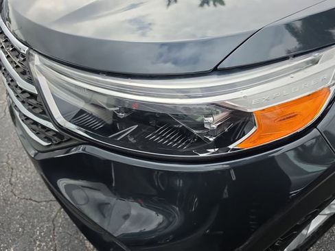 Used 2023 Ford Explorer XLT image 8