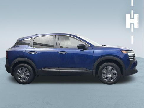 Used 2025 Nissan Kicks S image 3