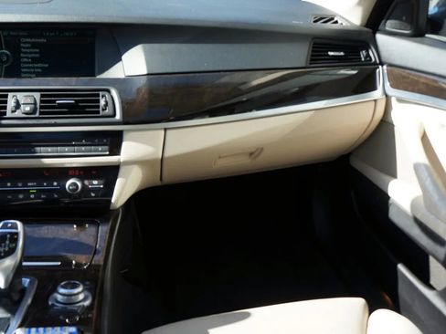 Used 2011 BMW 550i xDrive Sedan image 16