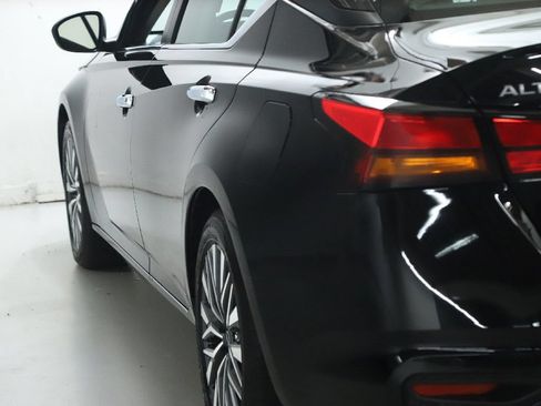 Used 2024 Nissan Altima 2.5 SV FWD image 40