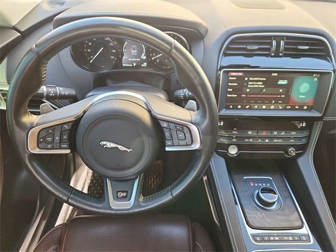 Used 2019 Jaguar F-PACE S image 11