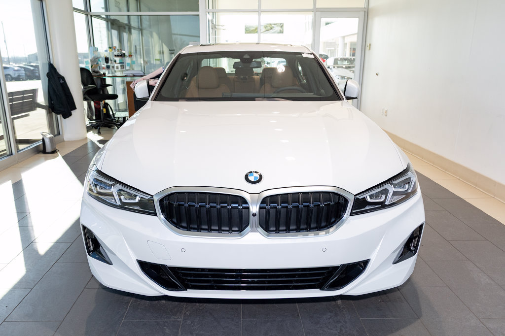 Used 2026 BMW 330i xDrive Sedan w/ Convenience Package AWD/4WD image 10